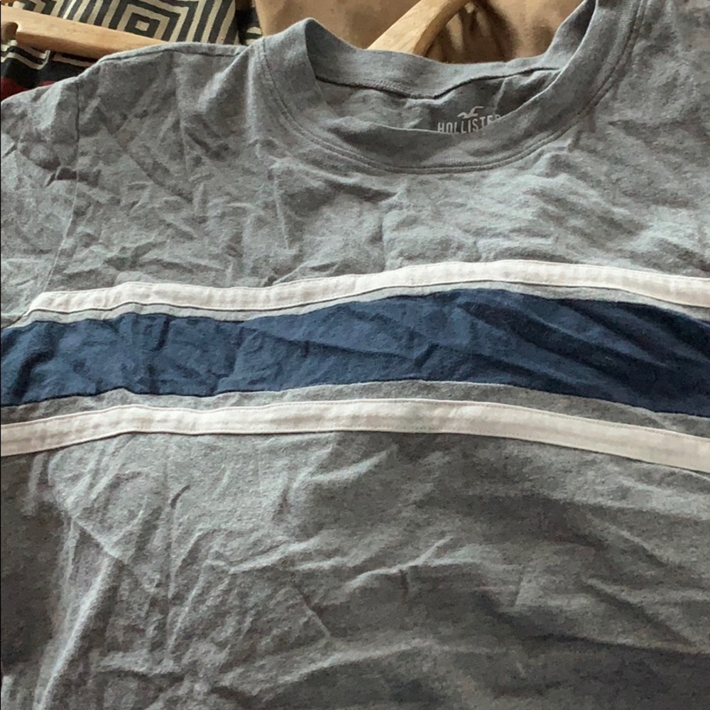 cute hollister crop top.